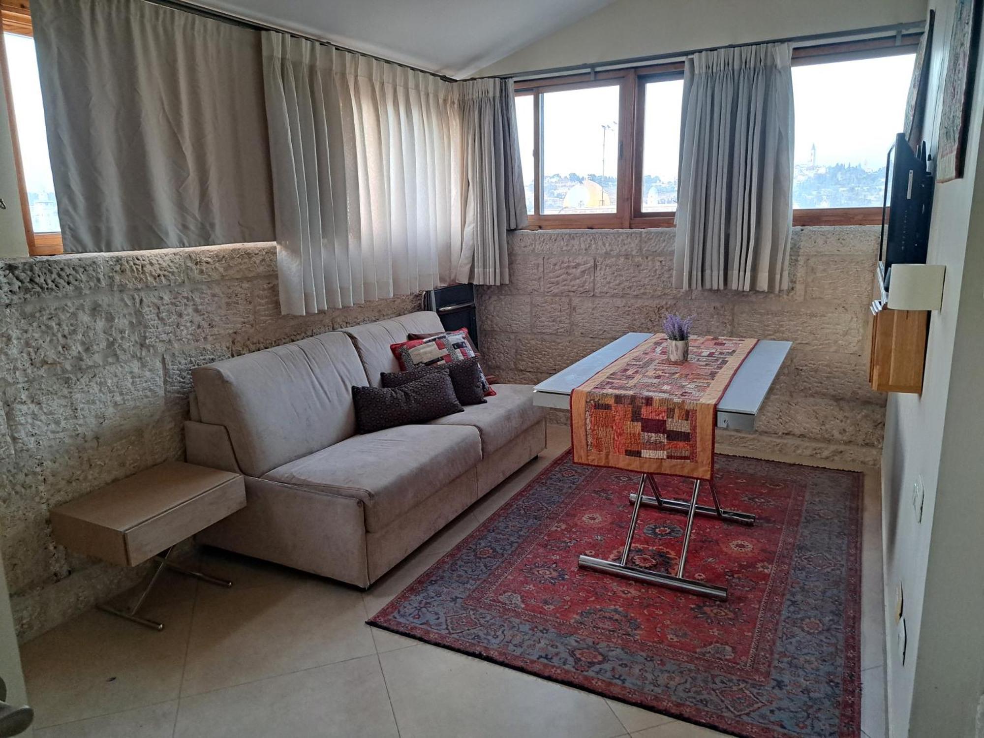Into Jerusalem Heart Екстер'єр фото