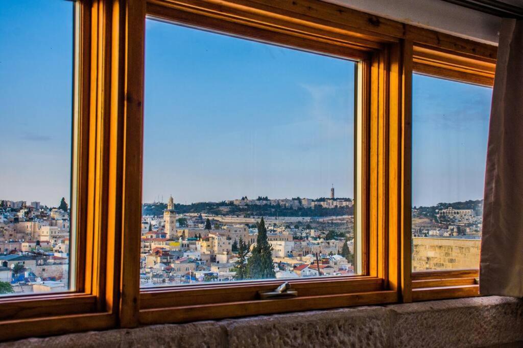 Into Jerusalem Heart Екстер'єр фото